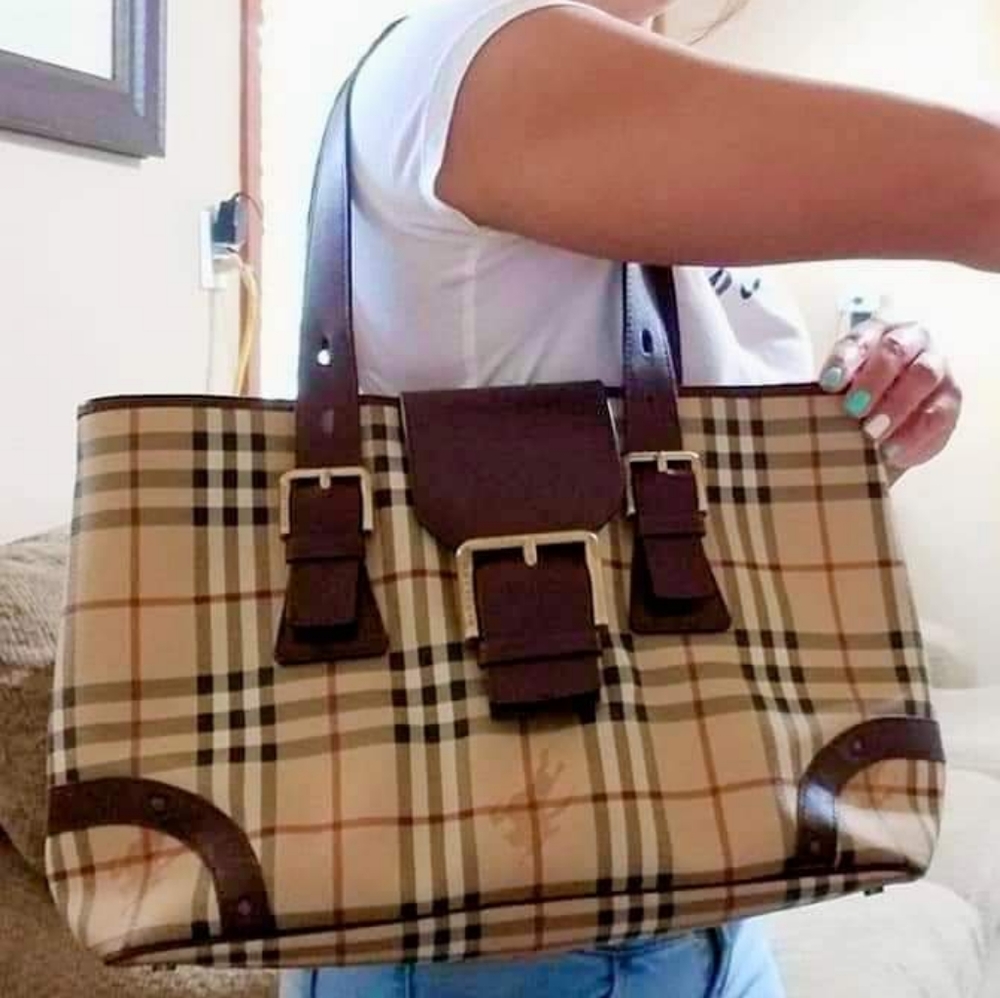 SOLD! BURBERRY
Haymarket Check Buckle Satchel